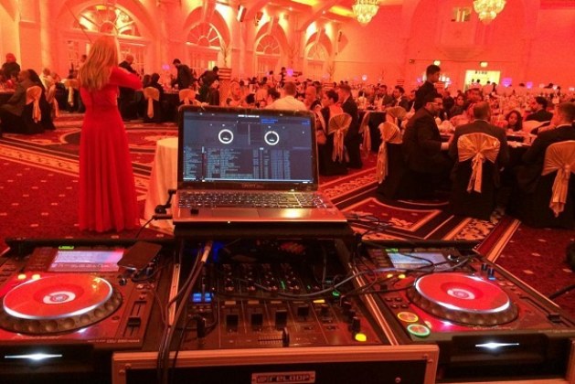 Things To Expect From A Wedding DJ At Your Wedding Reception
